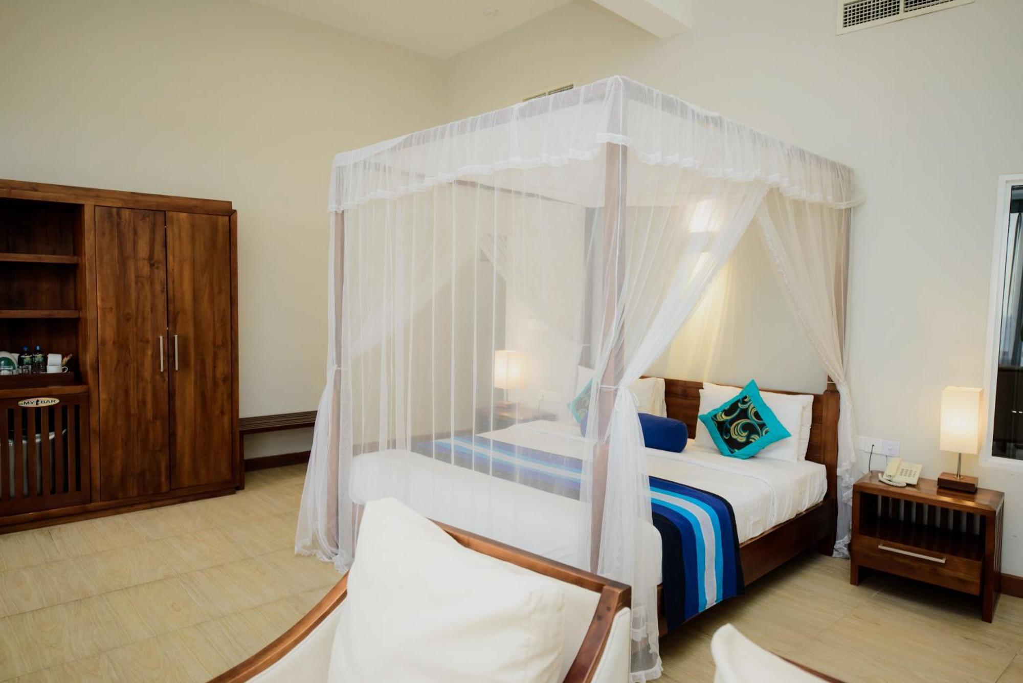 Hotel Refresh Blue Хіккадува Екстер'єр фото